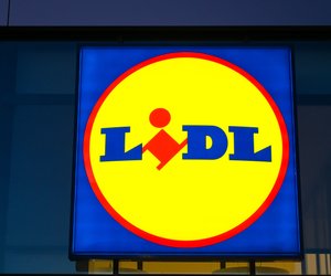 Stimmungsvolle Beleuchtung: Diese Holzlaterne von Lidl sorgt für Gemütlichkeit