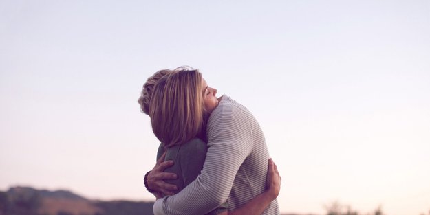 Frauen bevorzugen jüngere Männer – bestätigt jetzt auch die Wissenschaft 