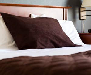 Wunderschöne Brauntöne: Mit diesen Bonprix Must-haves wirkt dein Schlafzimmer luxuriös