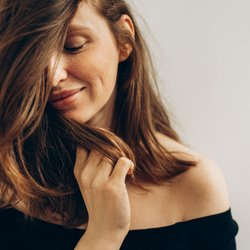Gut riechende Shampoos: Die 7 besten Produkte für himmlisch duftende Haare!