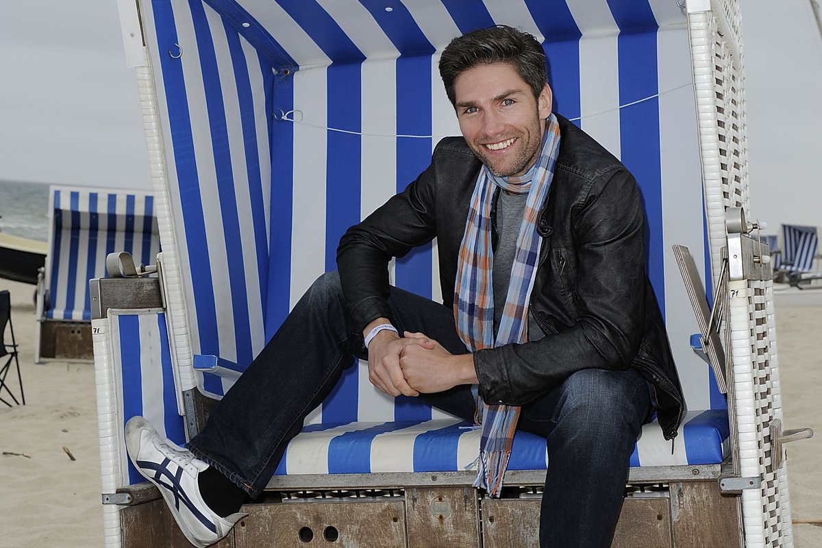 Let S Dance Christian Polanc Steht Zu Seiner Bisexualitat Desired De