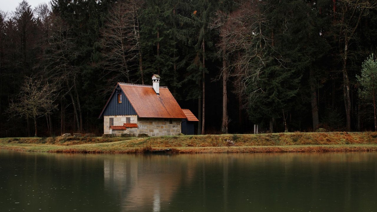 Die Bewohner dieses Horror-Thrillers sind wortwörtlich mit dem Bösen in ihrem Dorf eingeschlossen.