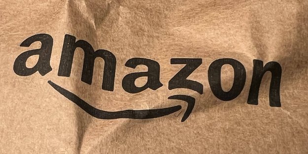 Dieser beigefarbene Stoffsessel von Amazon peppt dein Wohnzimmer auf