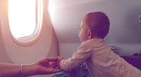 Fliegen mit Baby: Tipps zum Check-In und Druckausgleich im Flieger