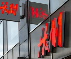 Diesen Kissenbezug von H&M für den Balkon liebt jeder
