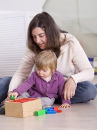 Dein Kind entwickelt nach der Babyphase ein fantasievolleres und vielfältigeres Spielverhalten. Dein Kind entwickelt nach der Babyphase ein fantasievolleres und vielfältigeres Spielverhalten.