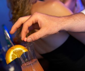 So schützt Du Dich vor K.o.-Tropfen