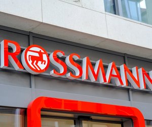 Ab sofort bei Rossmann: Stylischer Aufbewahrungskorb mit Streifen für mehr Stauraum