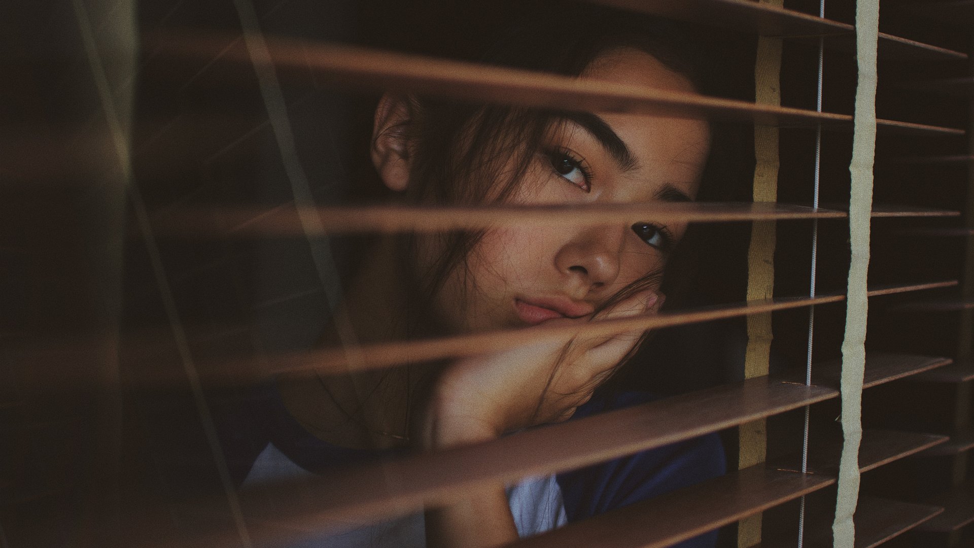 F-hlst-du-dich-auch-ungl-cklich-obwohl-alles-in-deinem-Leben-okay-ist-Daran-liegt-es-laut-Psychologie-