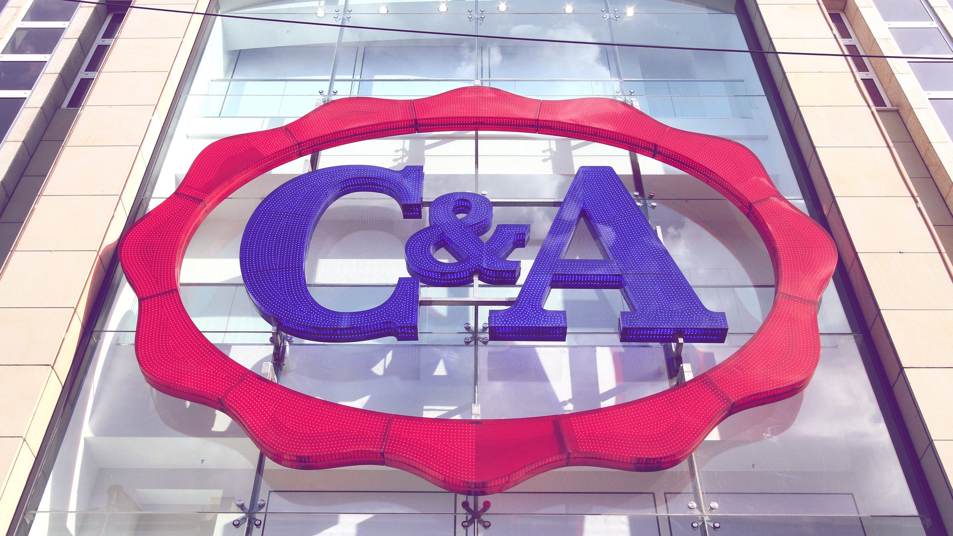 Jetzt bei C&A MegaHype um dieses neue Trendteil!