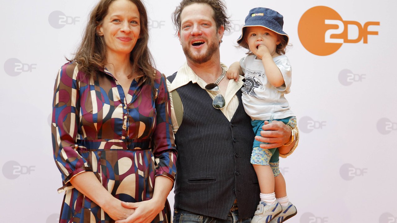Aurel Manthei mit seiner Ehefrau Carolin Conrad und Tochter Nine beim Filmfest München 2016.