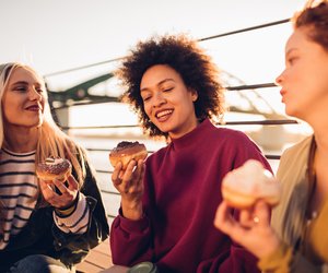 Süß, salzig oder lieber Obst? Finde heraus, was dein Lieblingssnack über deinen Charakter verrät