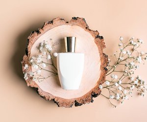 Das blumig-orientalische Kamille-Parfum erinnert an einen sorglosen Sommertag