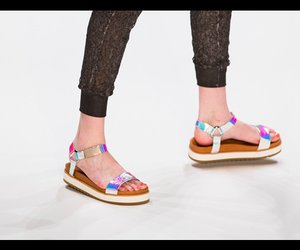 Schuhe: 10 Trend-Sandalen und der dazu passende Nagellack