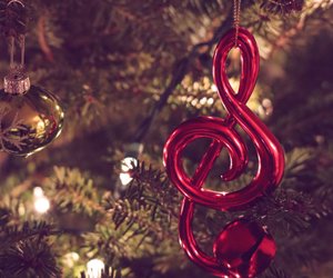 Die schönsten Weihnachtslieder als Liste: moderne & klassische Songs