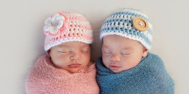 So kannst Du eine Babymütze selbst stricken!