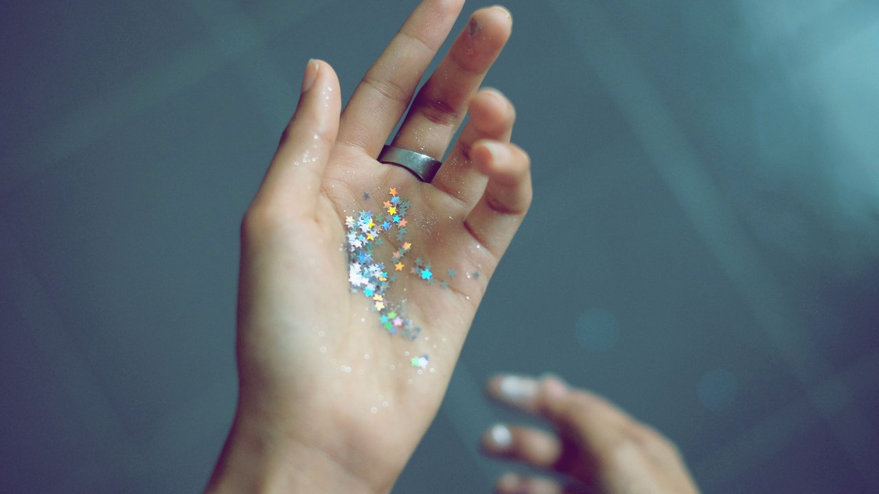 Galaxy Nails: Der coolste Nageltrend des Sommers