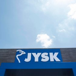 Ein Must-have für dein Zuhause: Der weiße Retro-Sessel von Jysk