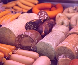 Bundesweiter Rückruf: Listerien in mehreren Wurstprodukten gefunden!