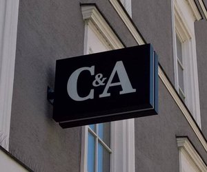 Im Stil von Hermine Granger: Diese Stoffhose von C&A bezaubert mit süßen Pünktchen