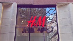 Vergiss normale Schals! Dieses H&M-Teil ist im Herbst 2025 viel angesagter