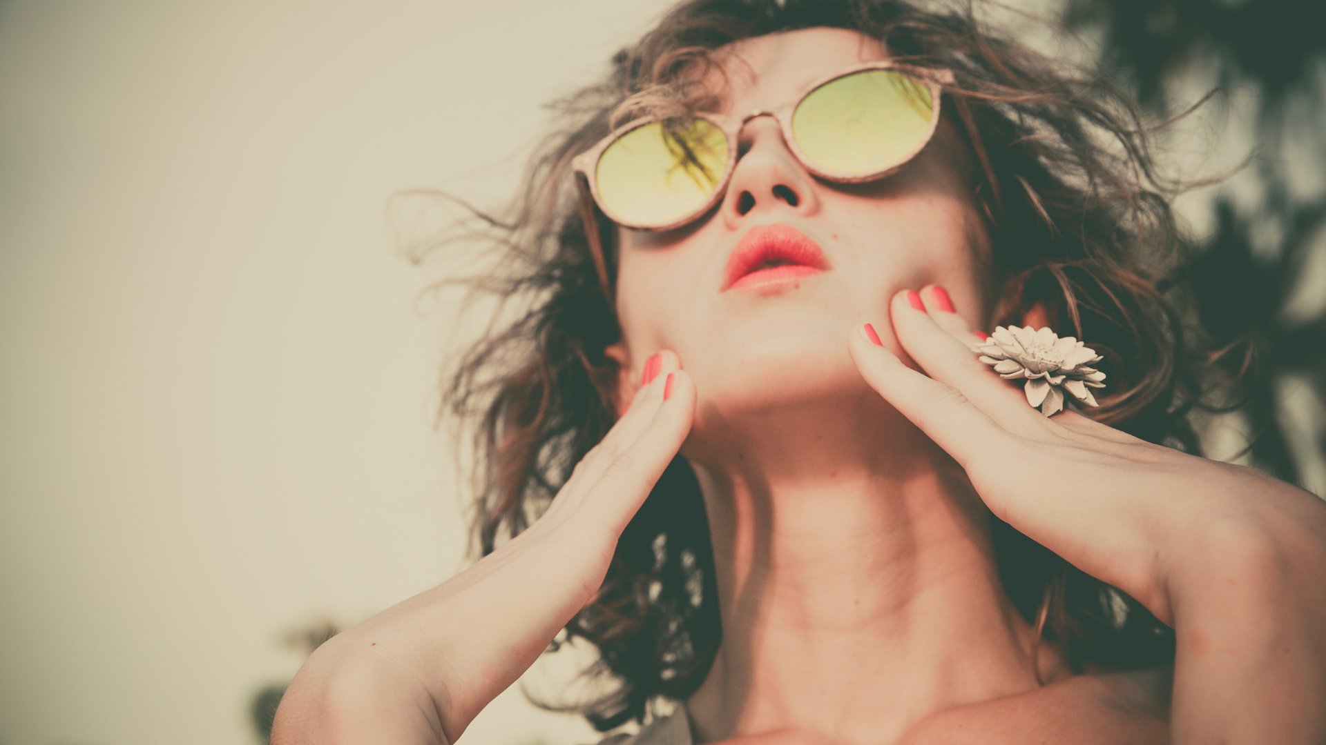 G-nstiger-Beauty-tipp-Dieser-Bronzer-zaubert-dir-den-perfekten-Sommer-Look