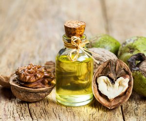 Gesundes&#x20;Walnuss&#x00F6;l&#x3A;&#x20;Welche&#x20;N&#x00E4;hrstoffe&#x20;stecken&#x20;in&#x20;dem&#x20;leckeren&#x20;&#x00D6;l&#x3F;