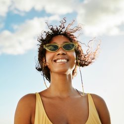 Für einen frischen Look: Dieses Puder von Rossmann in sanftem Rosé ist unverzichtbar!