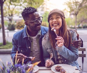 5 Fragen, die du beim ersten Date auf keinen Fall stellen solltest – und bessere Alternativen