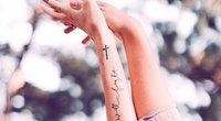 Kurze Tattoo-Sprüche: 27 besondere Sätze, die wortwörtlich unter die Haut gehen