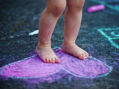 Kinderfüße brauchen festes Schuhwerk. Kinderfüße brauchen festes Schuhwerk.