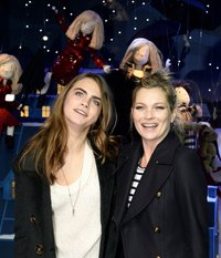 Cara Delevingne und Kate Moss halten zusammen Cara Delevingne und Kate Moss halten zusammen