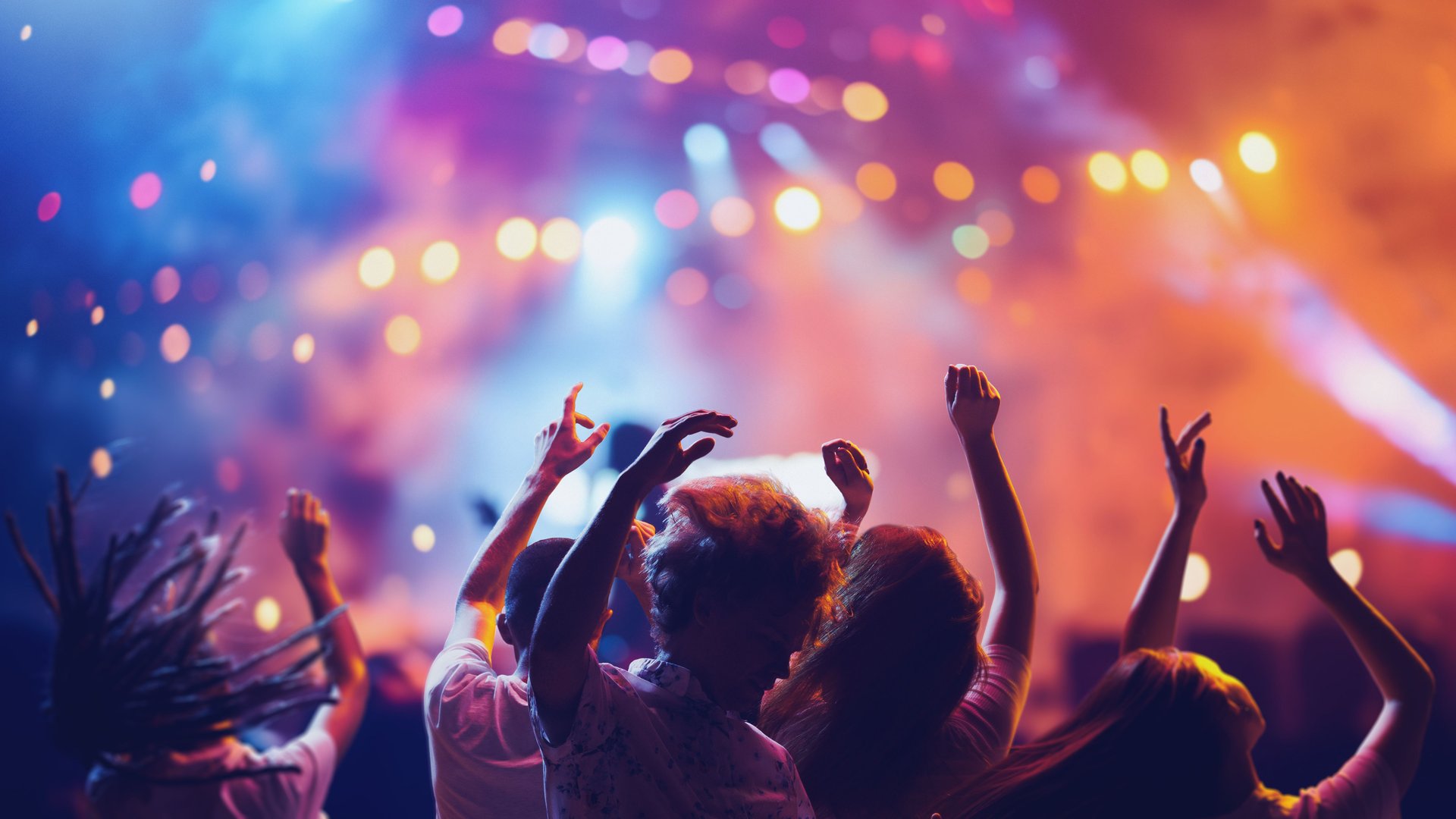 5-bequeme-Schuhe-mit-denen-du-das-ganze-Festivalwochenende-durchtanzen-kannst