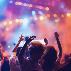 5 bequeme Schuhe, mit denen du das ganze Festivalwochenende durchtanzen kannst