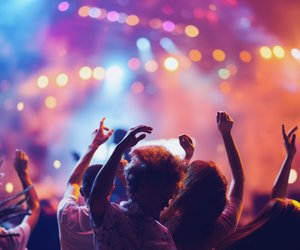 5 bequeme Schuhe, mit denen du das ganze Festivalwochenende durchtanzen kannst