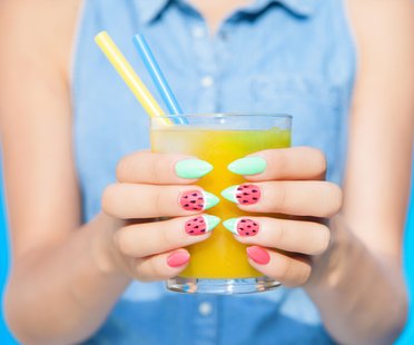 Stiletto Nails im Melonen-Style perfekt für den Sommer