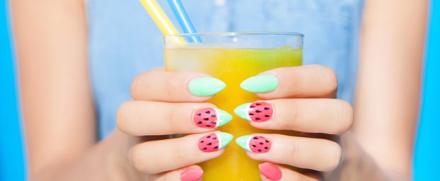 Stiletto Nails im Melonen-Style perfekt für den Sommer