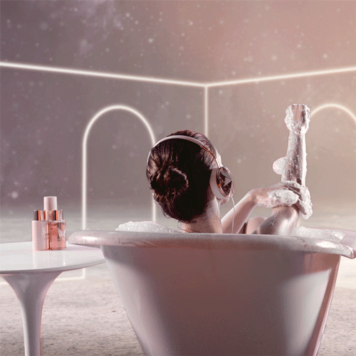 Frau badet Frau badet