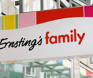 Der perfekte Begleiter für unterwegs: Entdecke die beigefarbene Umhängetasche von Ernsting's family