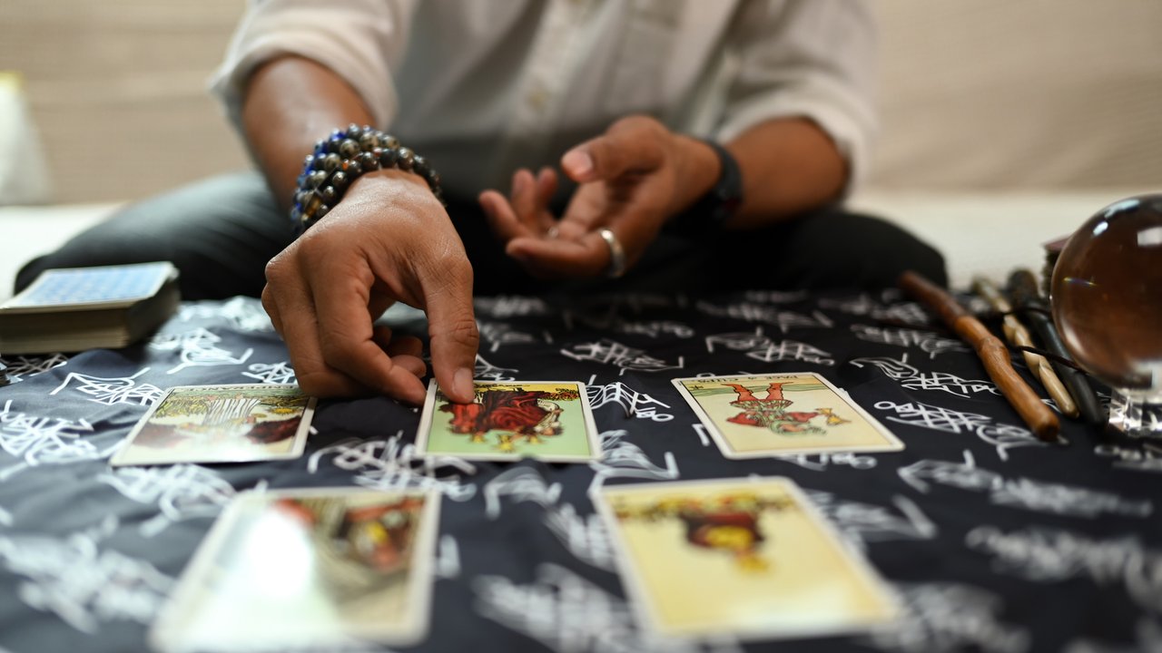 Welche Tarot-Karte spiegelt deinen momentanen Lebensweg wider?