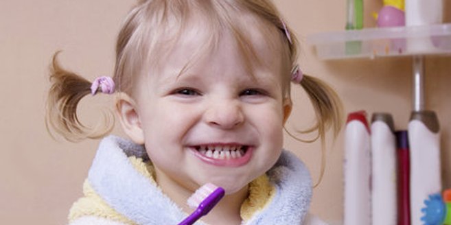 Zahnpflege ist auch bei Kinderzähnen wichtig Zahnpflege ist auch bei Kinderzähnen wichtig