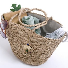 Basttaschen sind nicht nur cool für den Strand. Basttaschen sind nicht nur cool für den Strand.