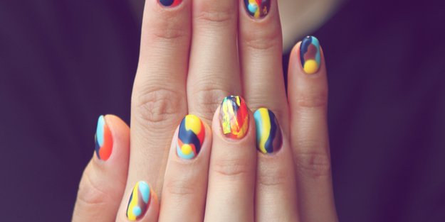 Watercolor Nails: So gelingt dir der frühlingshafte Nagel-Trend!