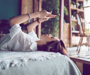 6 Red Flags auf Dating-Profilen, die man erst auf den zweiten Blick als solche erkennt