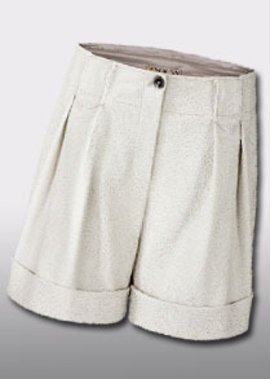 Weiße Bermuda-Shorts mit Lochmuster und Krempe Weiße Bermuda-Shorts mit Lochmuster und Krempe