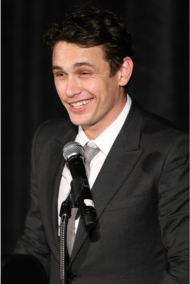 James Franco setzt ein schelmisches Grinsen auf James Franco setzt ein schelmisches Grinsen auf