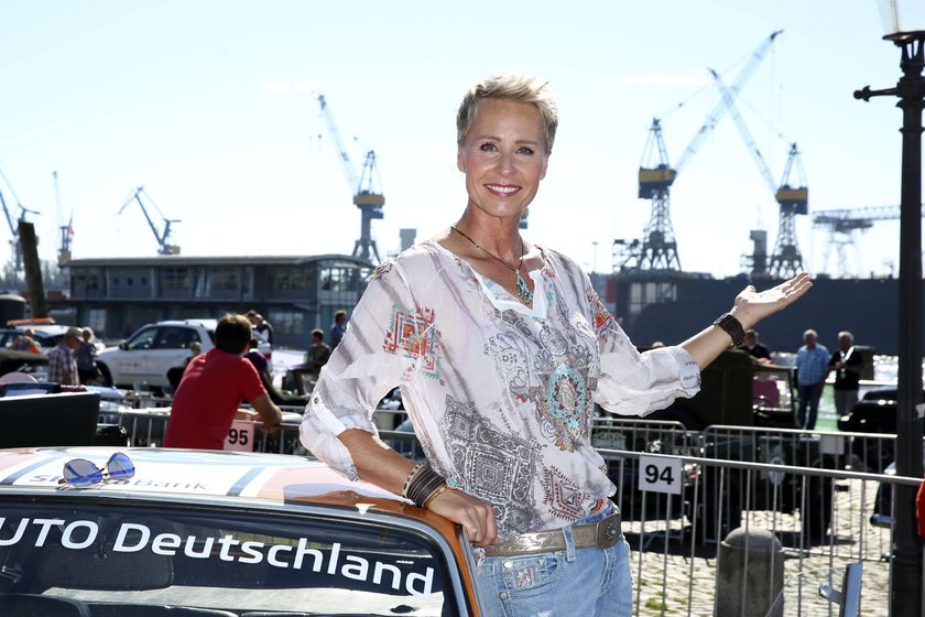 Sonja Zietlow beim Start der 9. Hamburg-Berlin-Klassik 2016 Rallye am Hamburger Fischmarkt. 