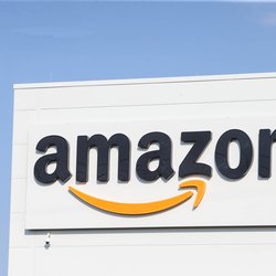 Dieses Amazon-Gadget bewahrt deine Kleidung vor Mottenbefall im Schrank