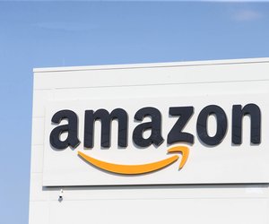 Dieses Amazon-Gadget hält Motten von deiner Kleidung im Schrank fern