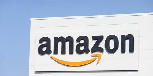 Mit diesem Amazon-Gadget bleiben Motten von deiner Kleidung im Schrank fern